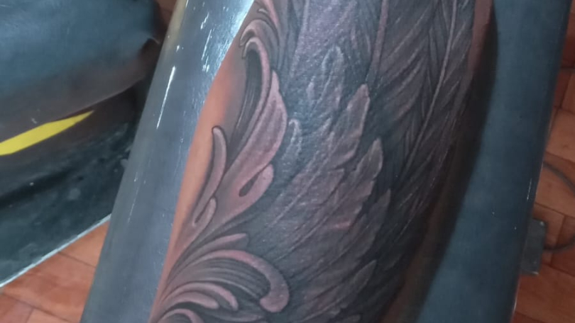 Tatuaje del artista Mexicano Chilatown Custom Desing, Ala de Angel ...