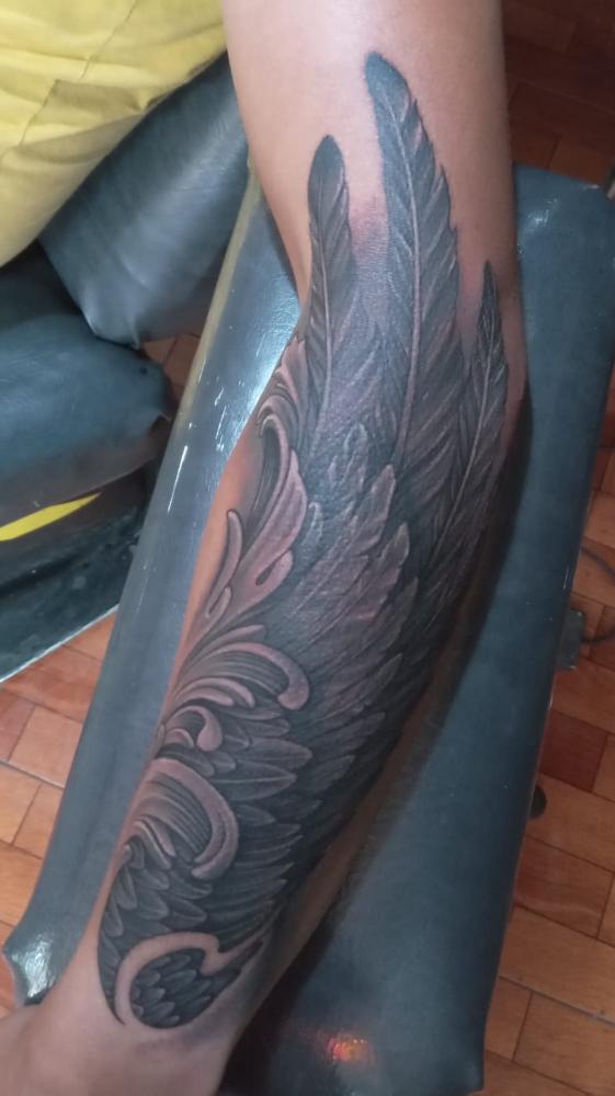 Ala de Angel tatuaje realizado por Chilatown Custom Desing