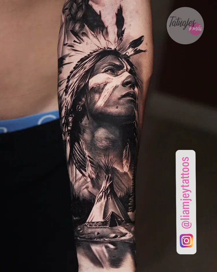 Nativo Americano black and grey tatuaje realizado por Liam Joseph