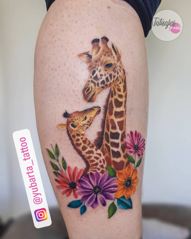 Tatuaje Mamá e hija amor incondicional tatuaje realizado por Maria Camila