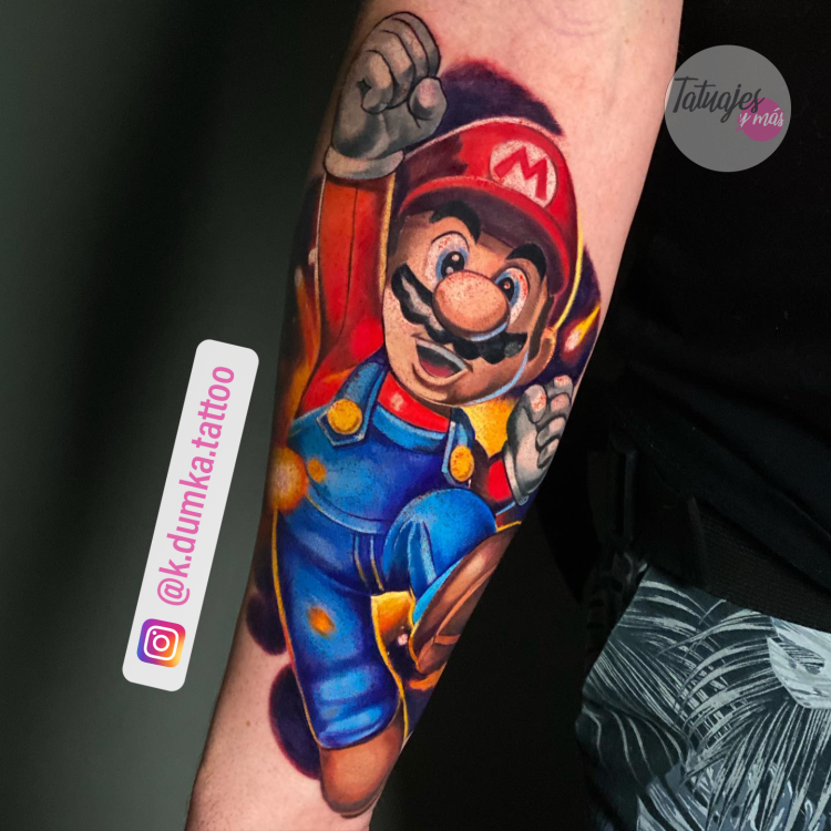 Super Mario Bros tatuaje realizado por Katarzyna Dumka