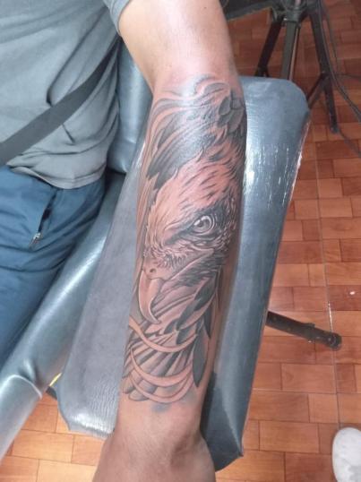 Águila  tatuaje realizado por Chilatown Custom Desing