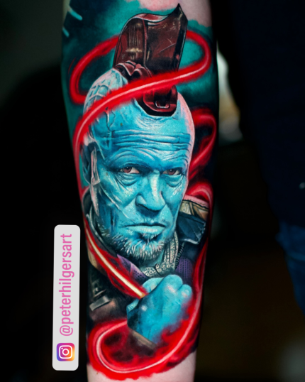 Yondu Udonta realismo a color tatuaje realizado por Peter Hilgers