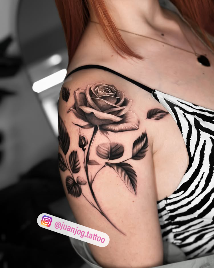 Rosa black and gray tatuaje realizado por Juan Jose Gutierrez Ochoa