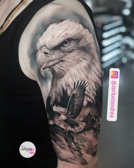 Águila realismo  tatuaje realizado por Andrea Zorloni