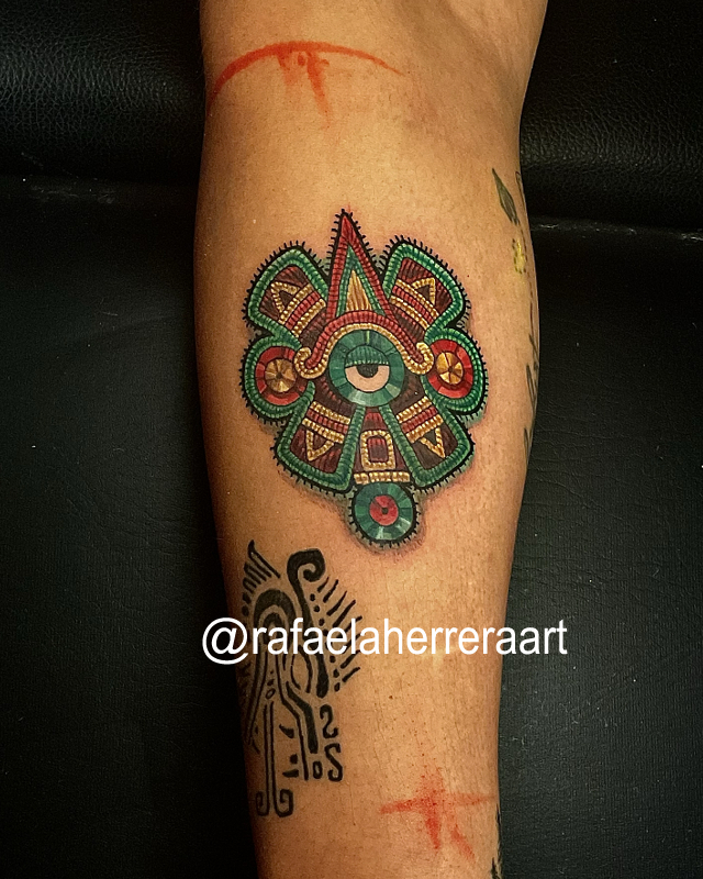 Ollin, patch tattoo, tatuaje bordado, Rafaela Herrera Art tatuaje realizado por Rafaela Herrera