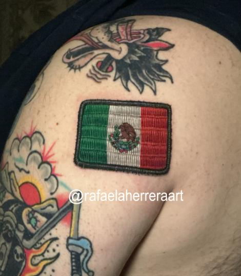 Bandera mexicana patch tattoo tatuaje bordado Rafaela Herrera Art tatuaje realizado por Rafaela Herrera