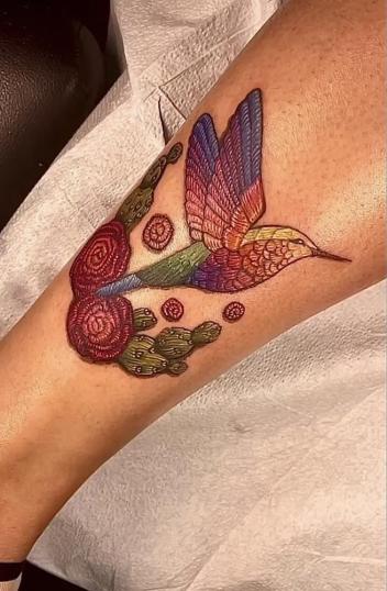 Colibrí, patch tattoo, tatuaje bordado, Rafaela Herrera Art tatuaje realizado por Rafaela Herrera